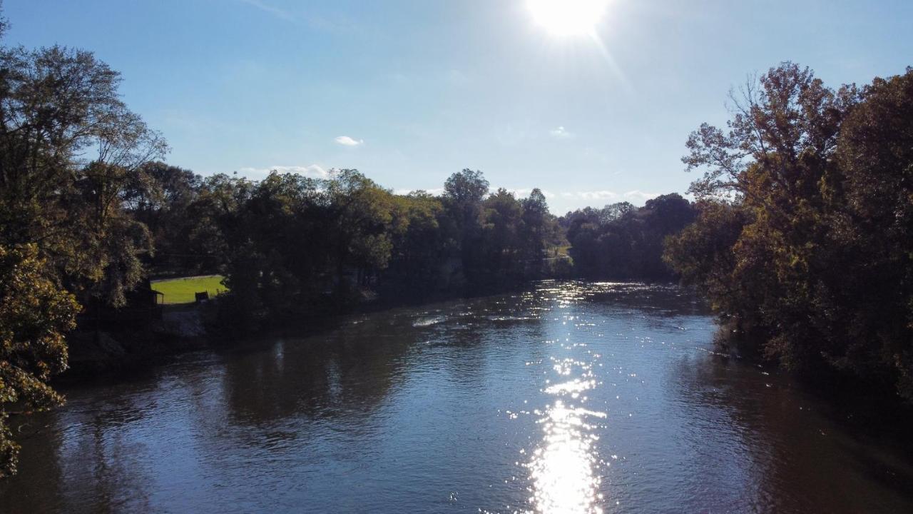 River Wellness Lodge Kingston Екстериор снимка